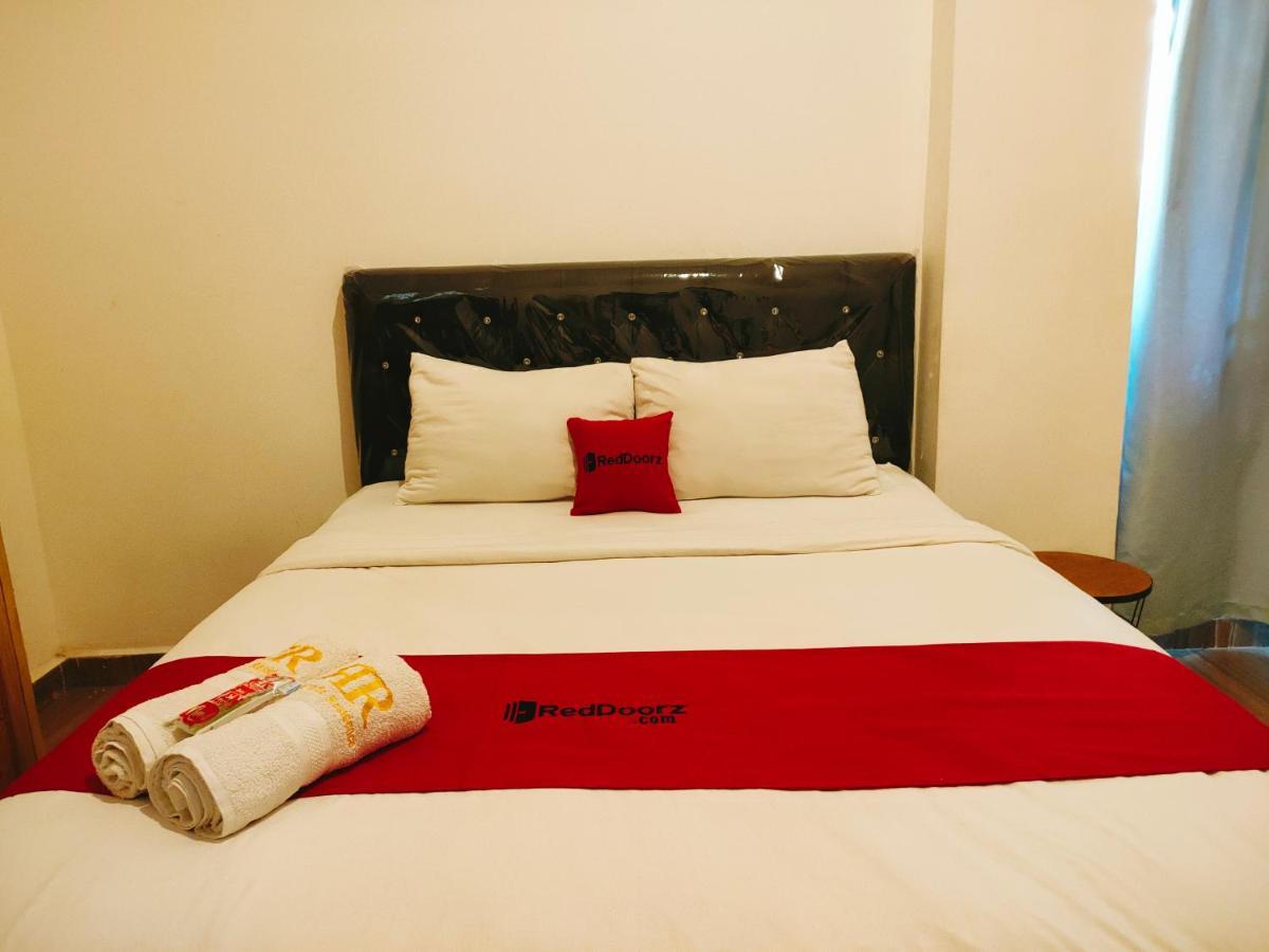 Reddoorz At Sukomanunggal Surabaya Ngoại thất bức ảnh