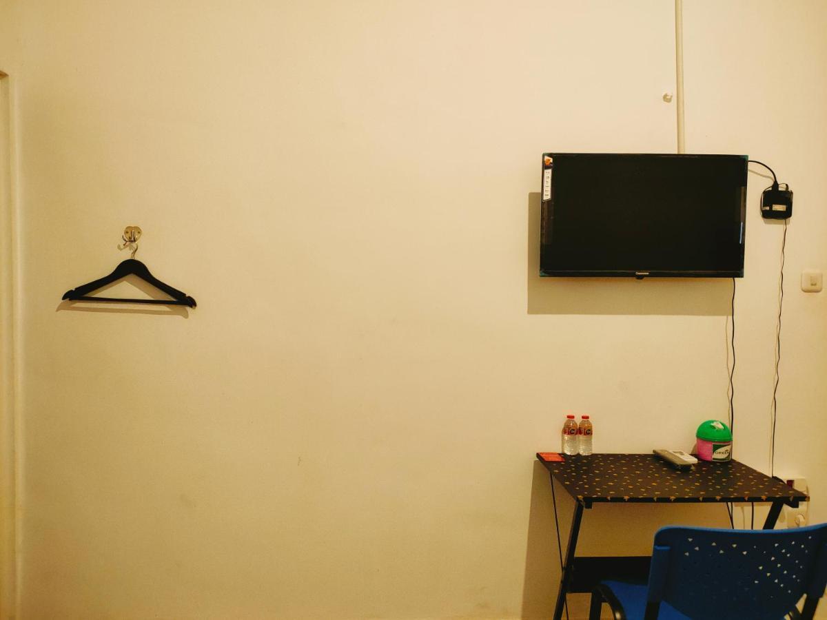 Reddoorz At Sukomanunggal Surabaya Ngoại thất bức ảnh