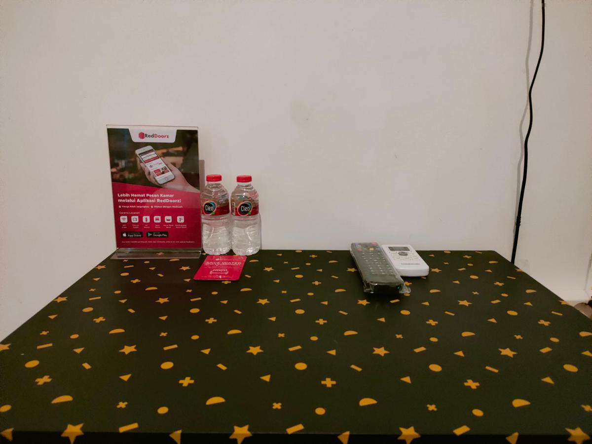 Reddoorz At Sukomanunggal Surabaya Ngoại thất bức ảnh