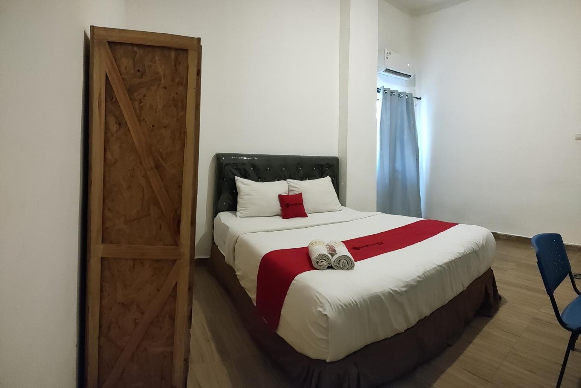Reddoorz At Sukomanunggal Surabaya Ngoại thất bức ảnh