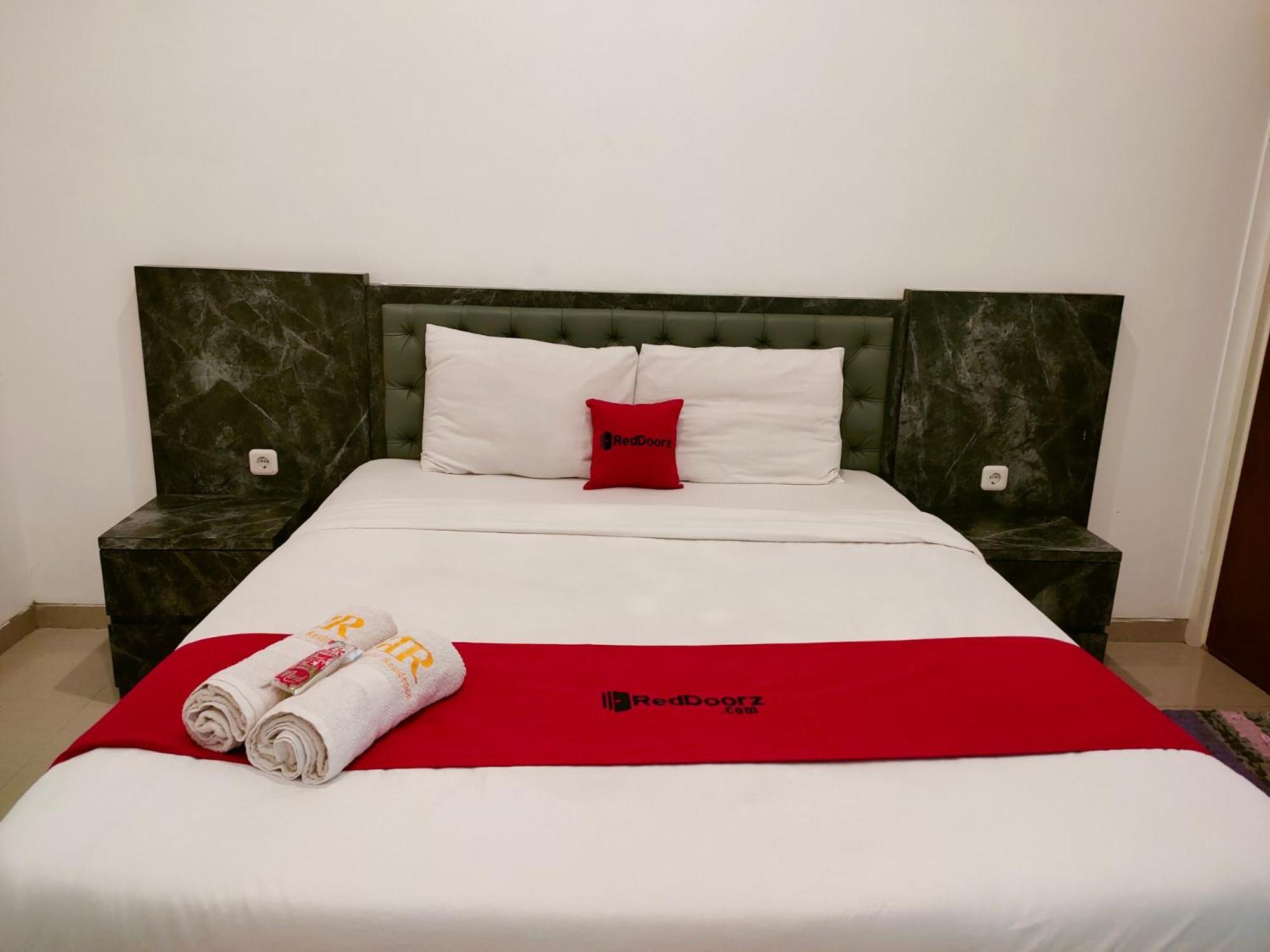 Reddoorz At Sukomanunggal Surabaya Ngoại thất bức ảnh